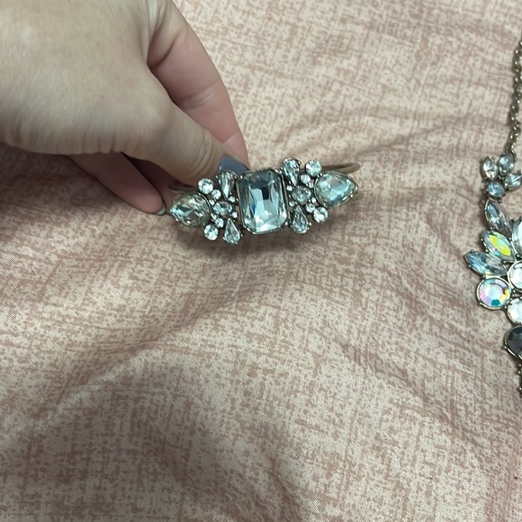 Costume jewelry by Le Chateau. Necklace and bangle together. - Picture 3 of 5
